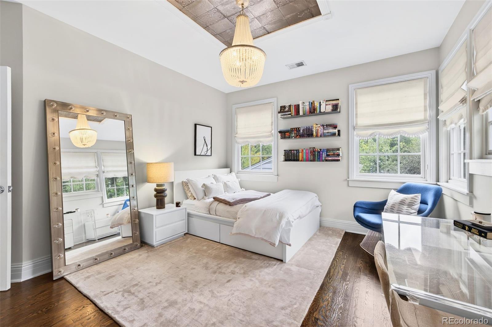 1 S Jasmine Street