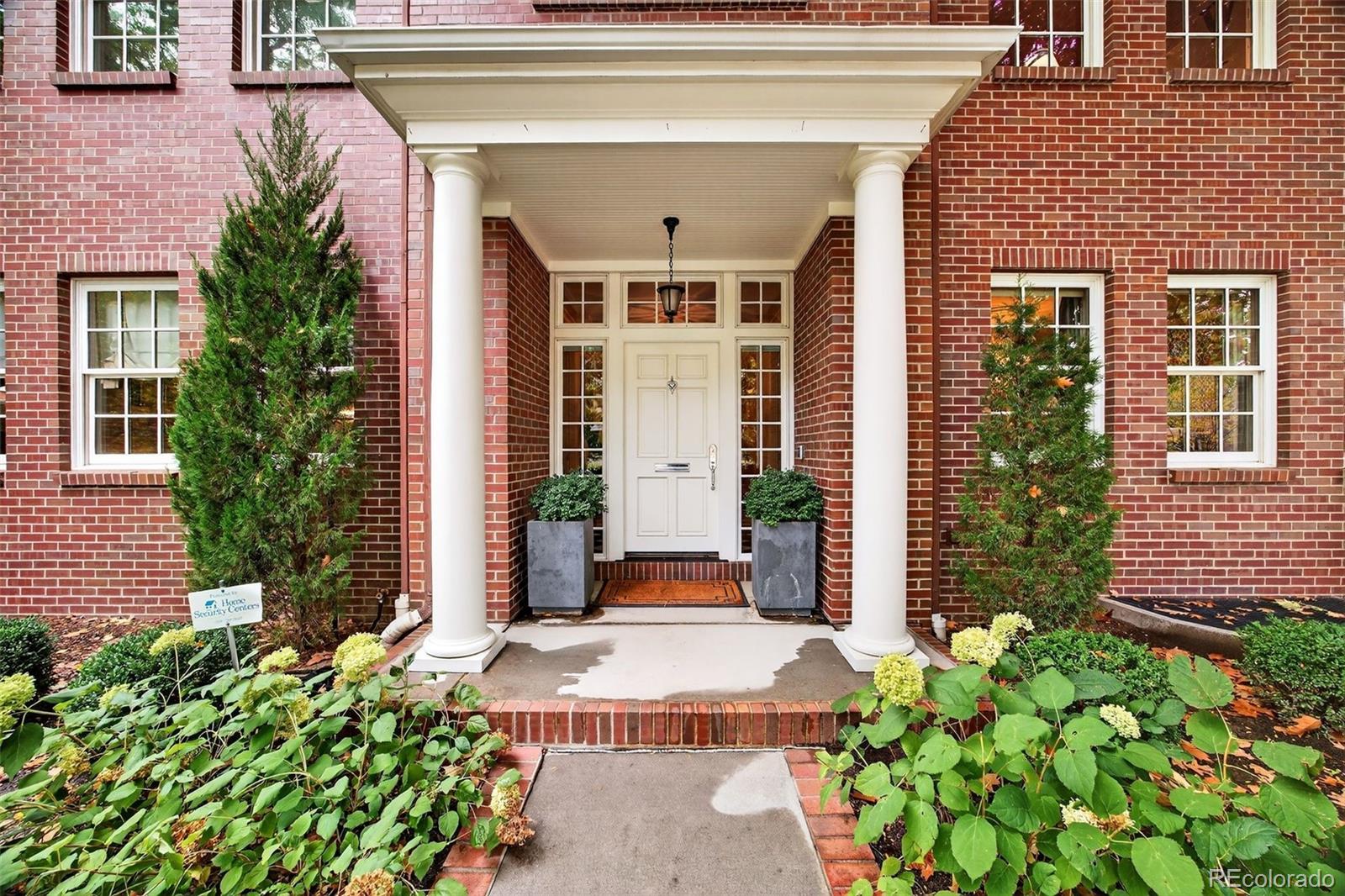 1 S Jasmine Street