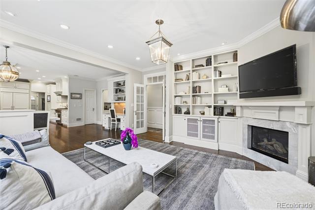 1 S Jasmine Street