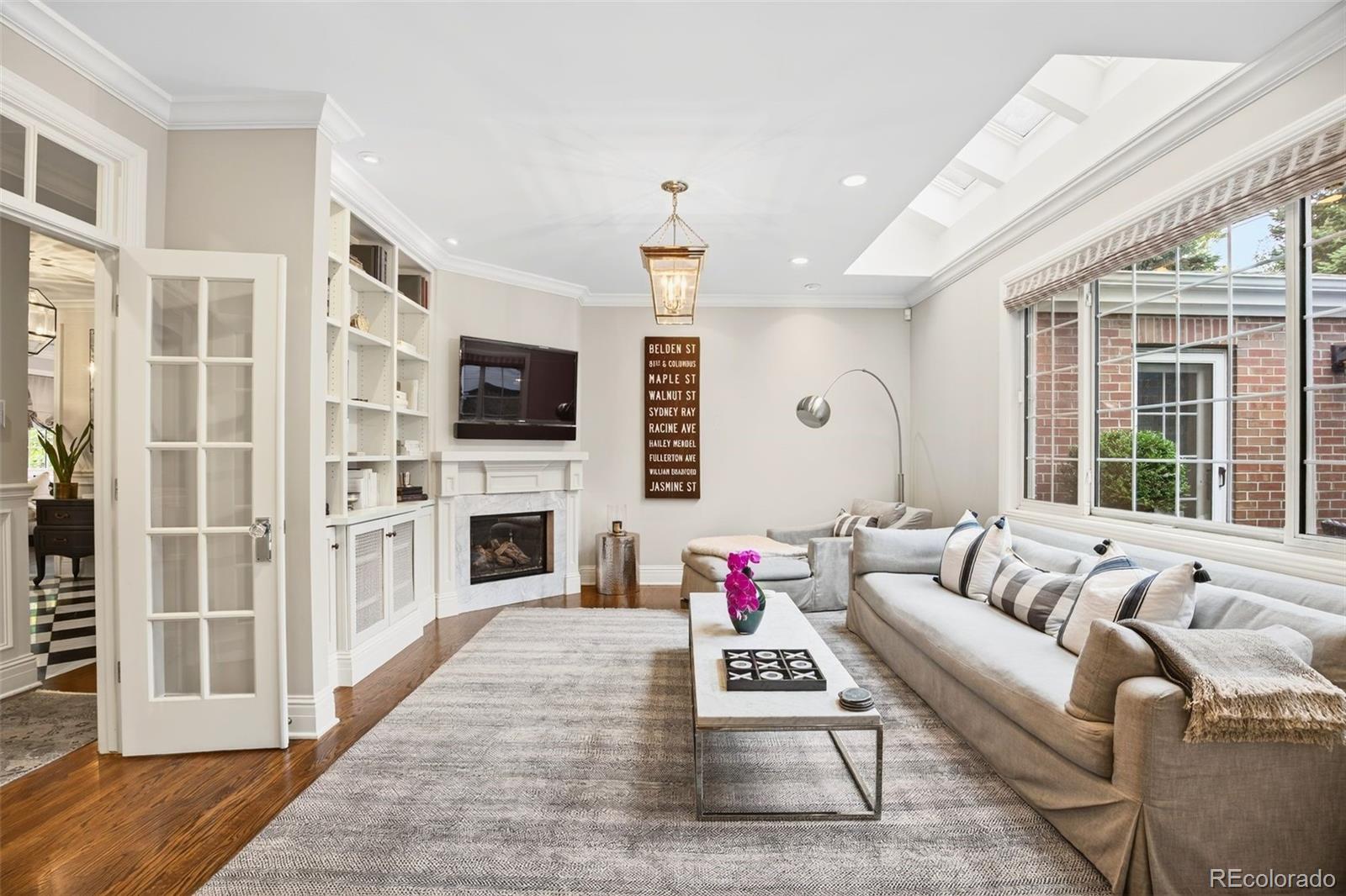 1 S Jasmine Street