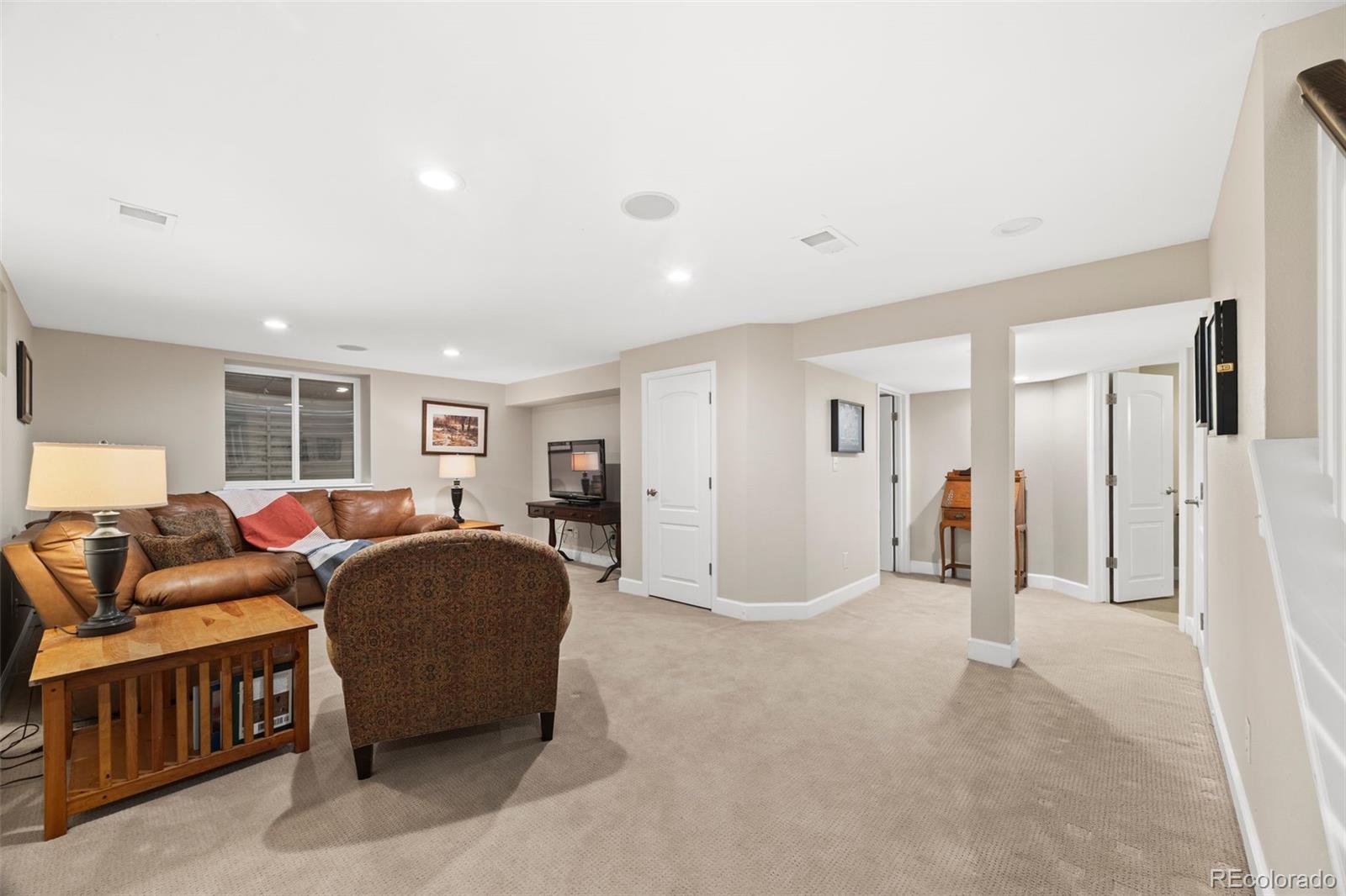 7049 S Magnolia Circle