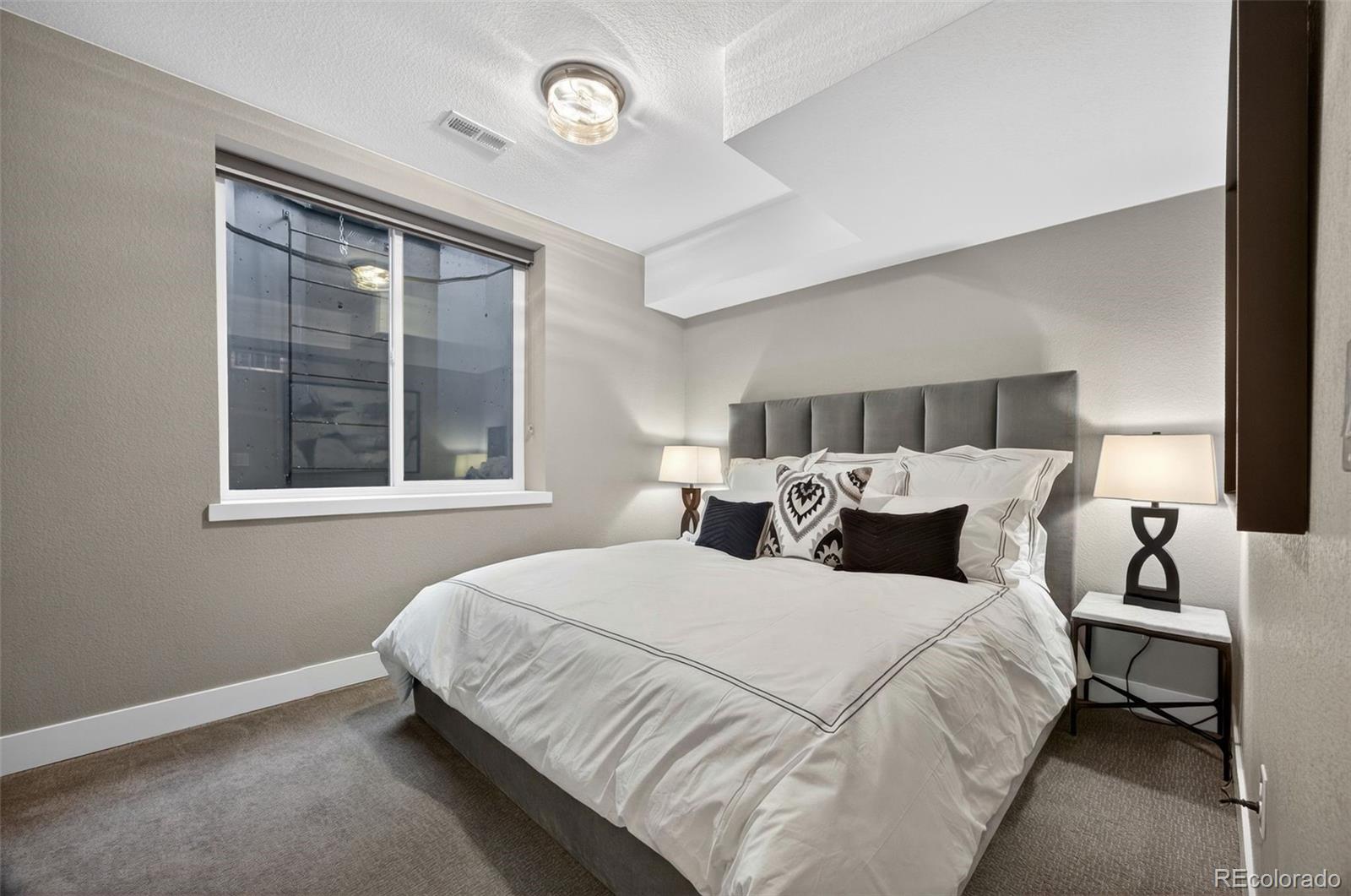 15527 W La Salle Place