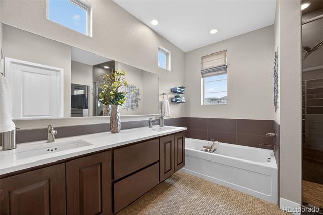 15527 W La Salle Place