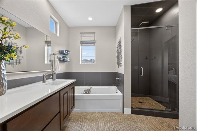 15527 W La Salle Place