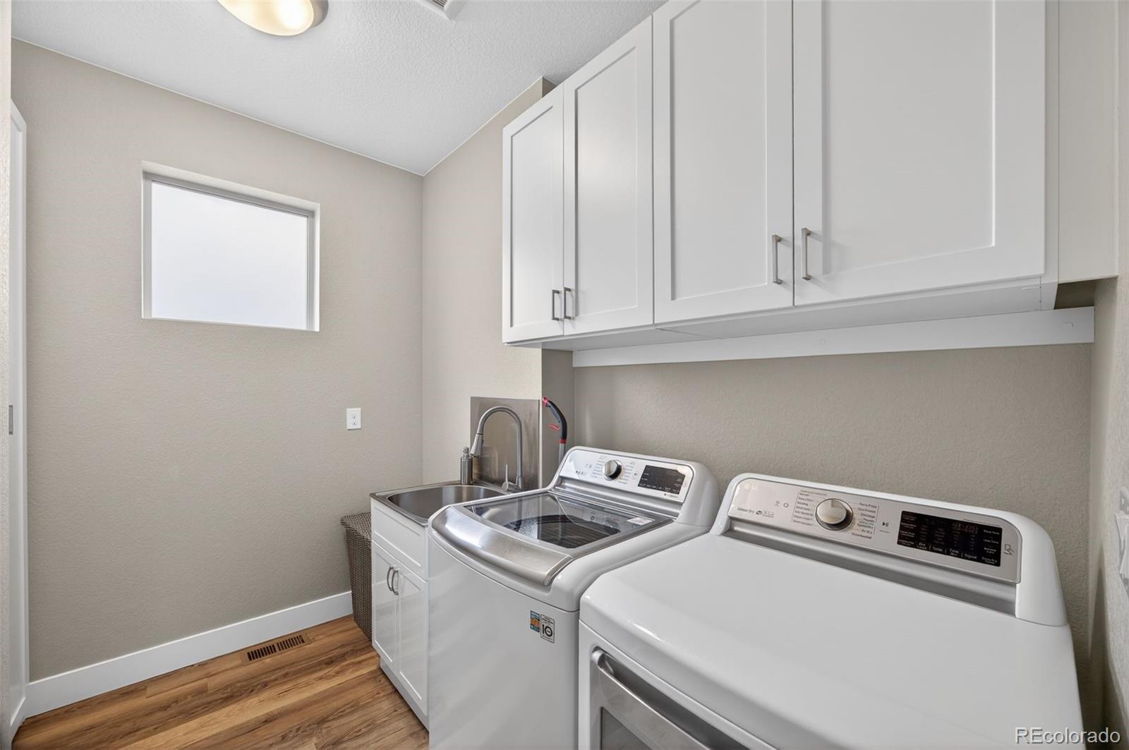 15527 W La Salle Place