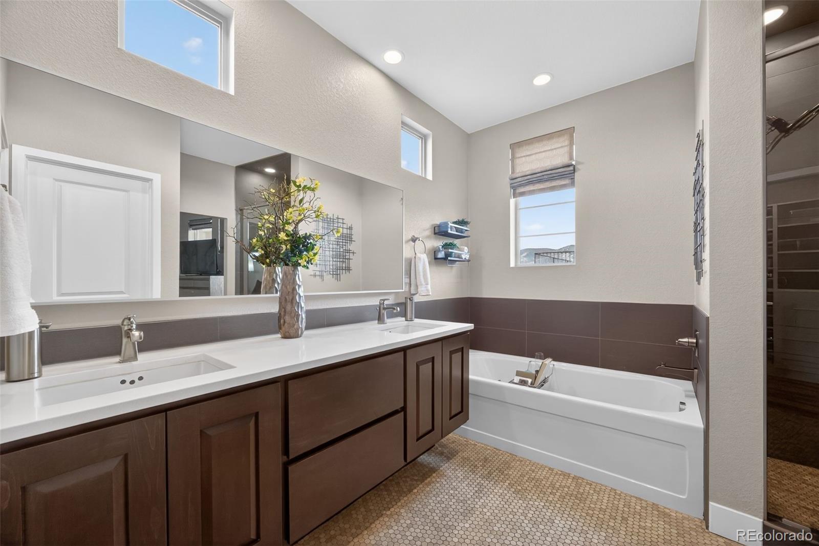 15527 W La Salle Place