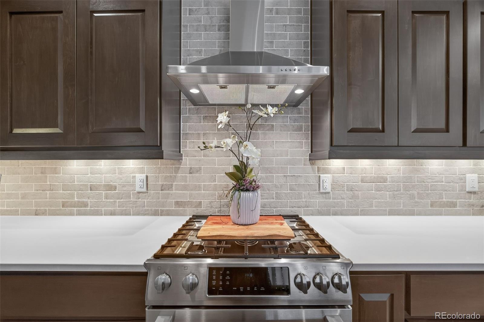 15527 W La Salle Place