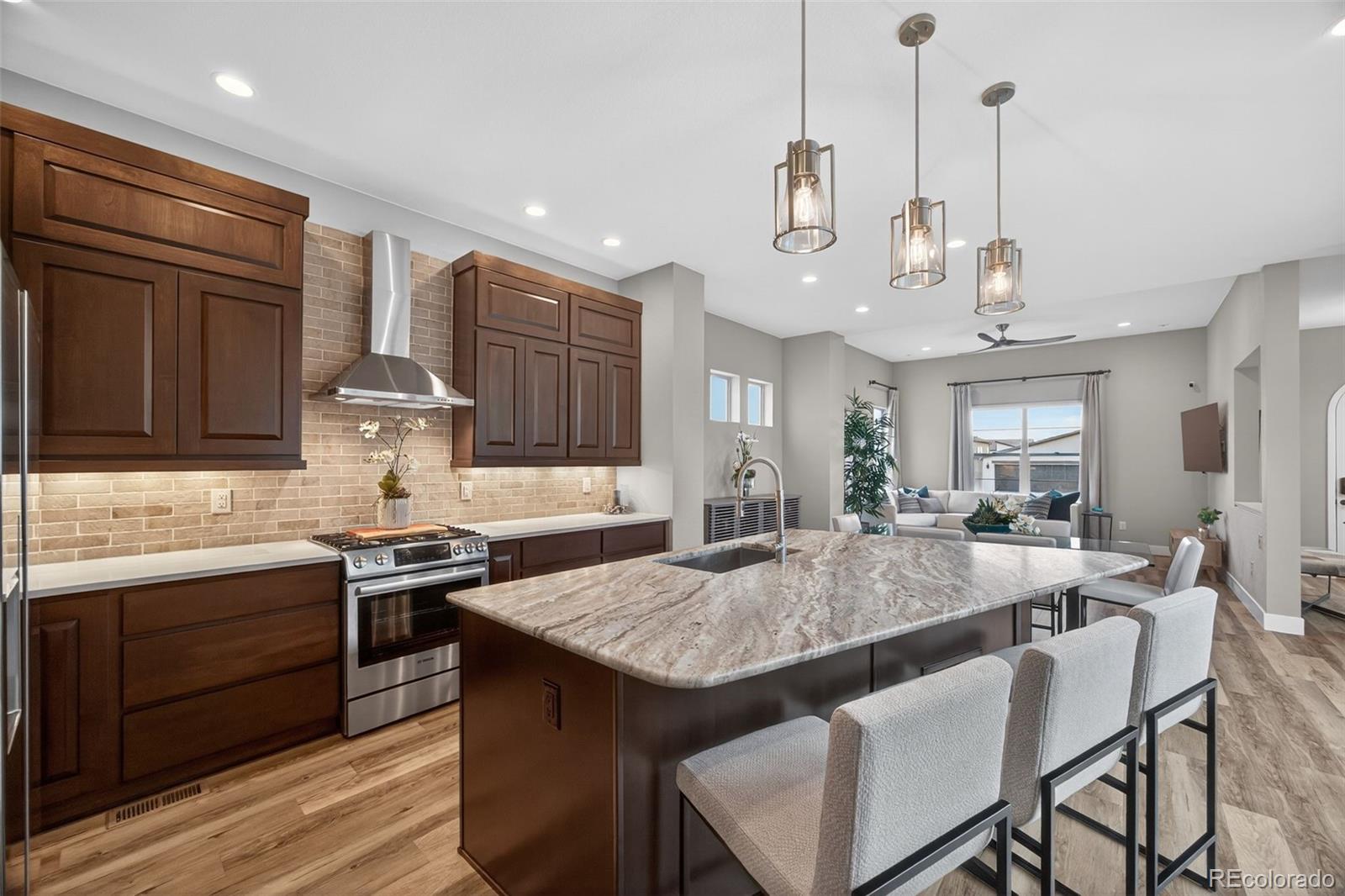 15527 W La Salle Place