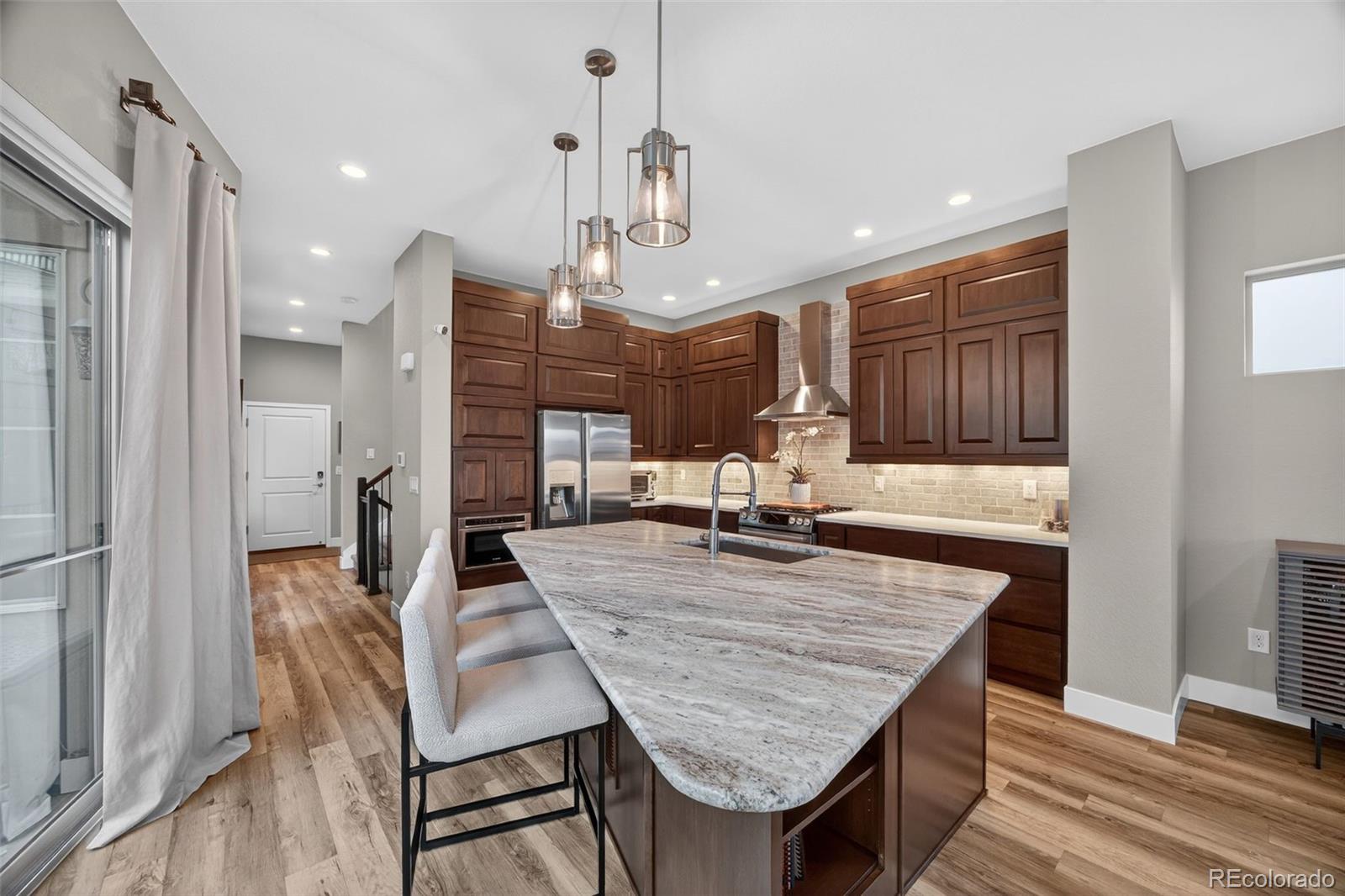 15527 W La Salle Place