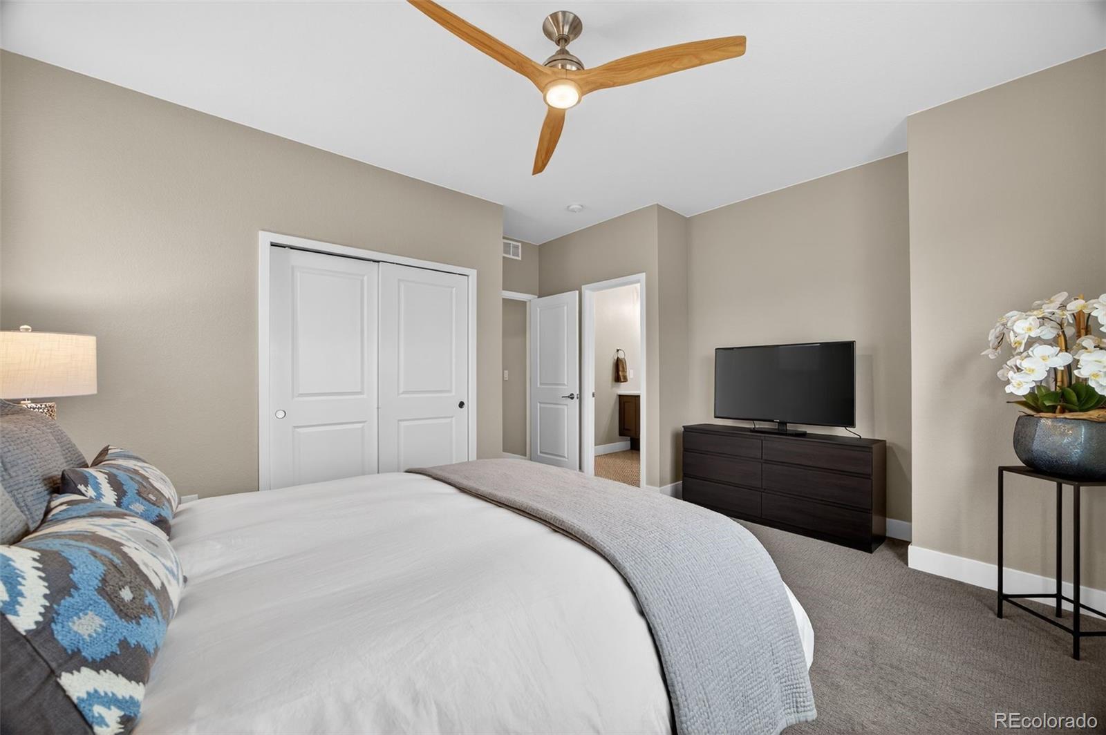 15527 W La Salle Place