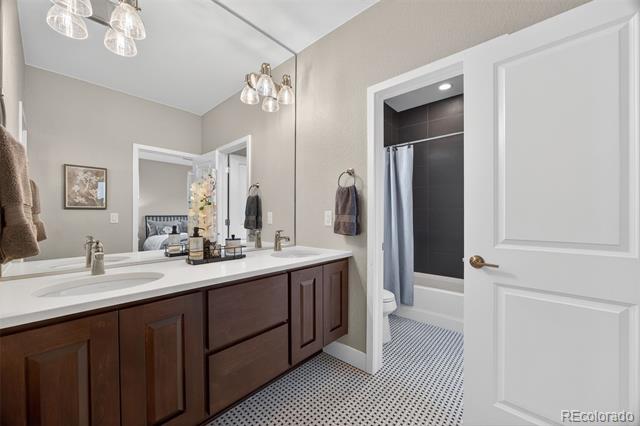 15527 W La Salle Place