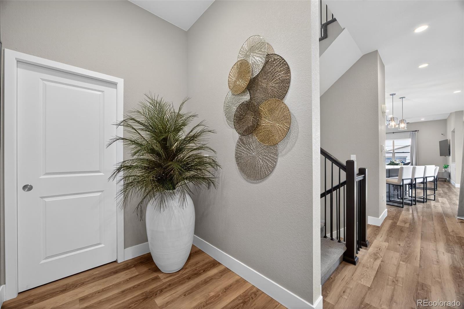 15527 W La Salle Place