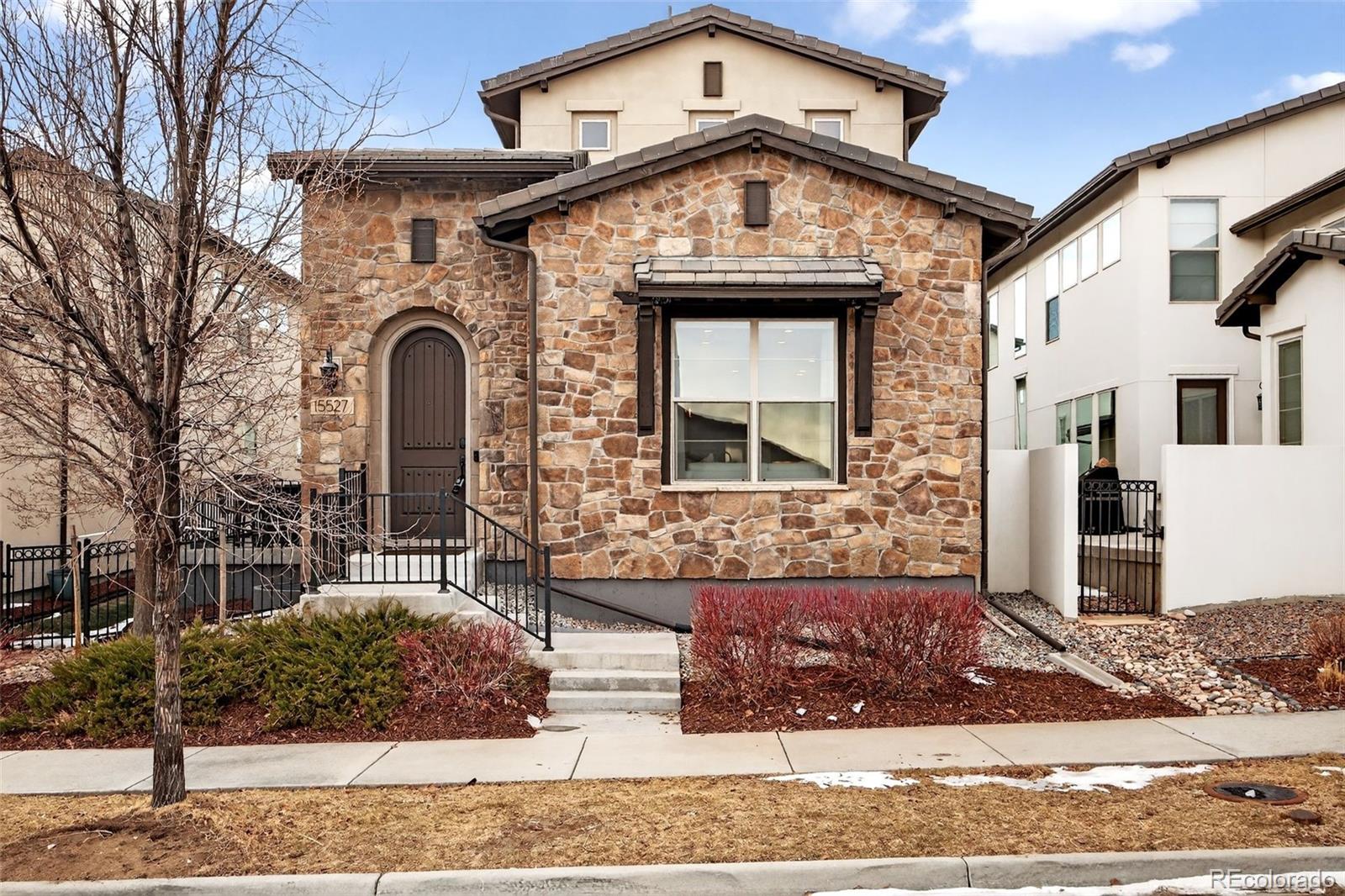 15527 W La Salle Place