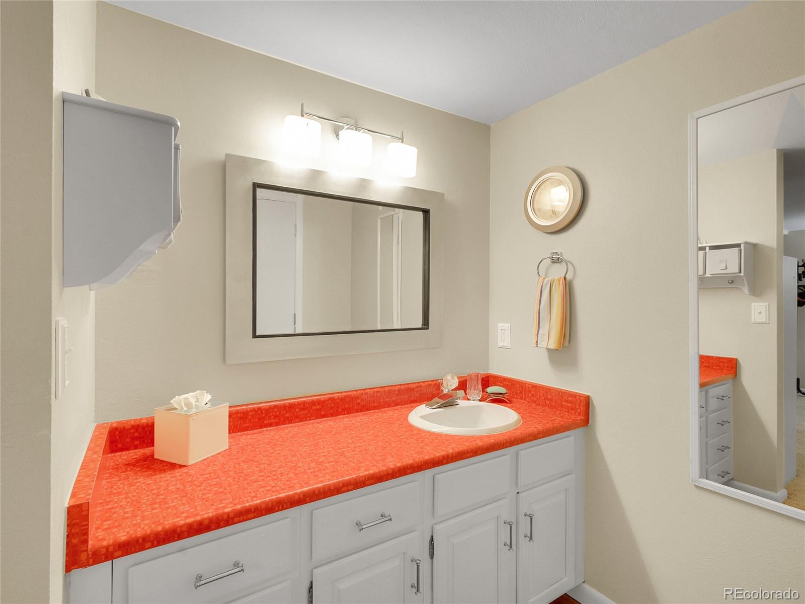 5030 S Clinton Street