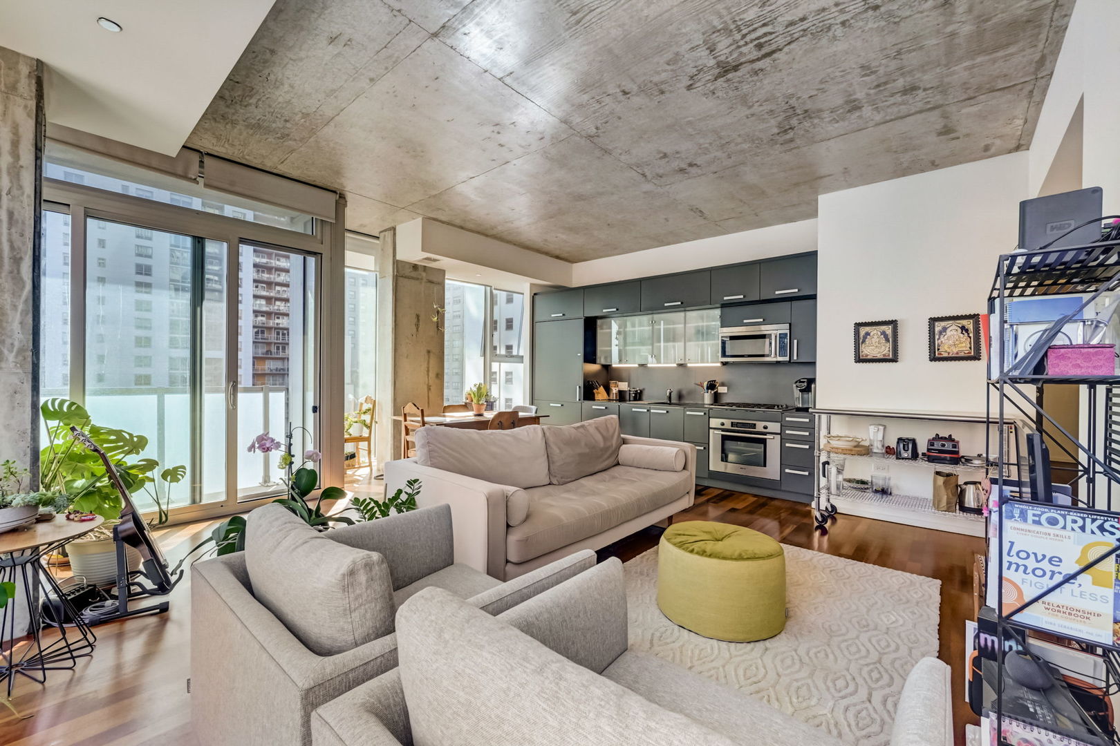 550 N St Clair Street Unit: 1404