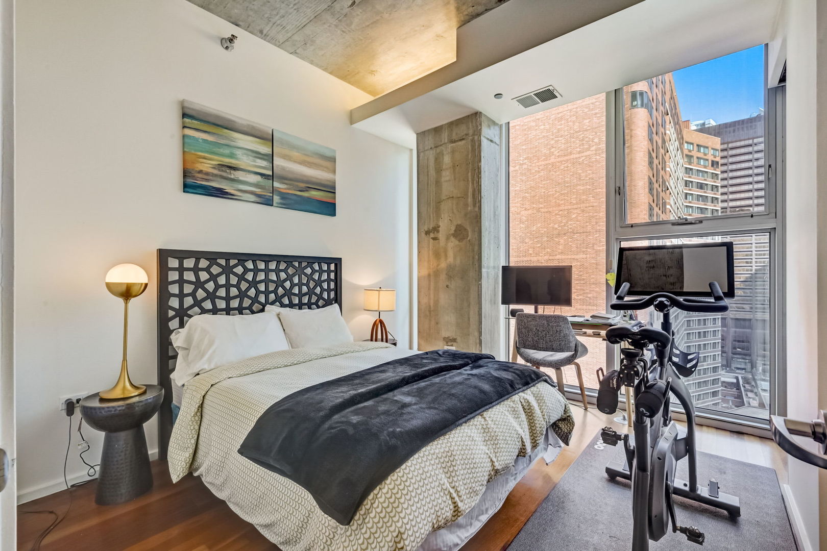 550 N St Clair Street Unit: 1404