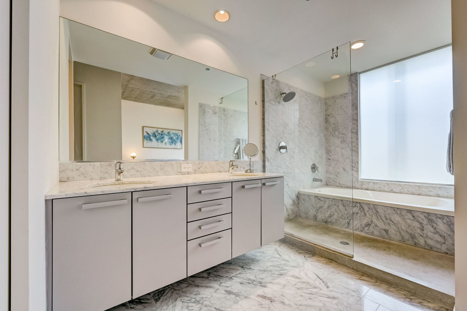 550 N St Clair Street Unit: 1404