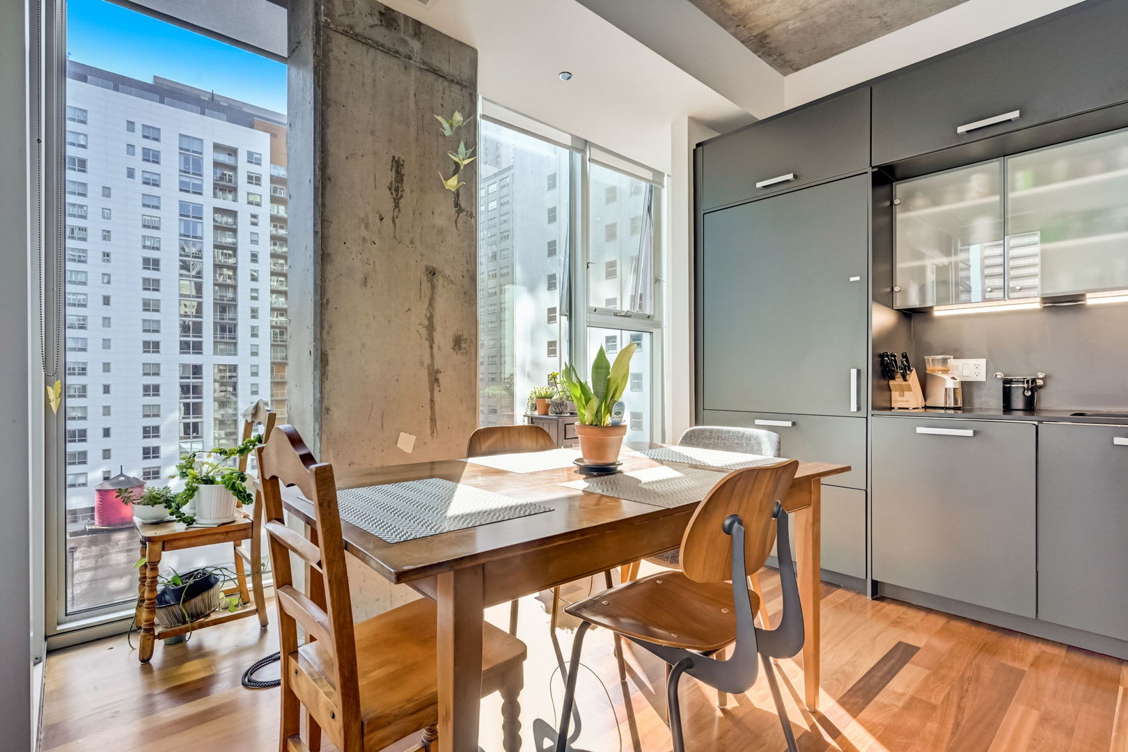 550 N St Clair Street Unit: 1404