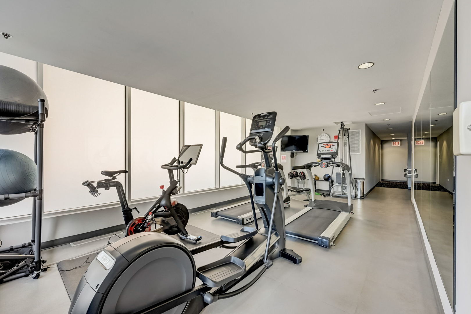 550 N St Clair Street Unit: 1404