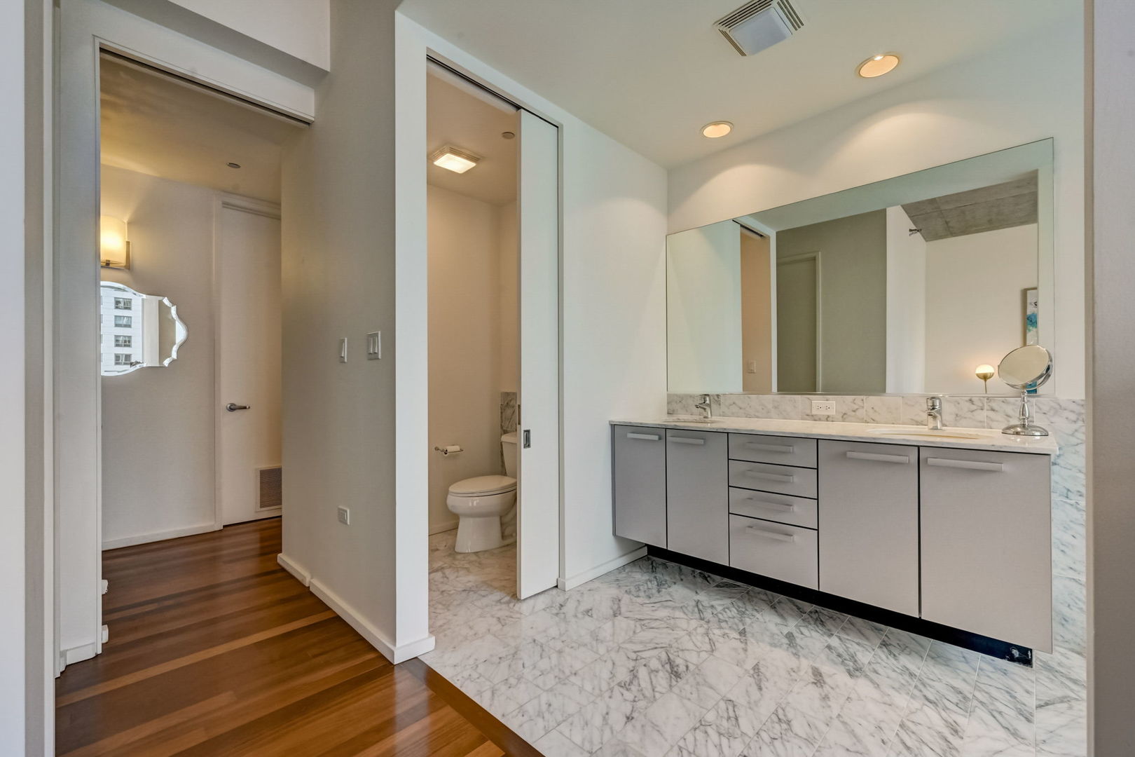 550 N St Clair Street Unit: 1404