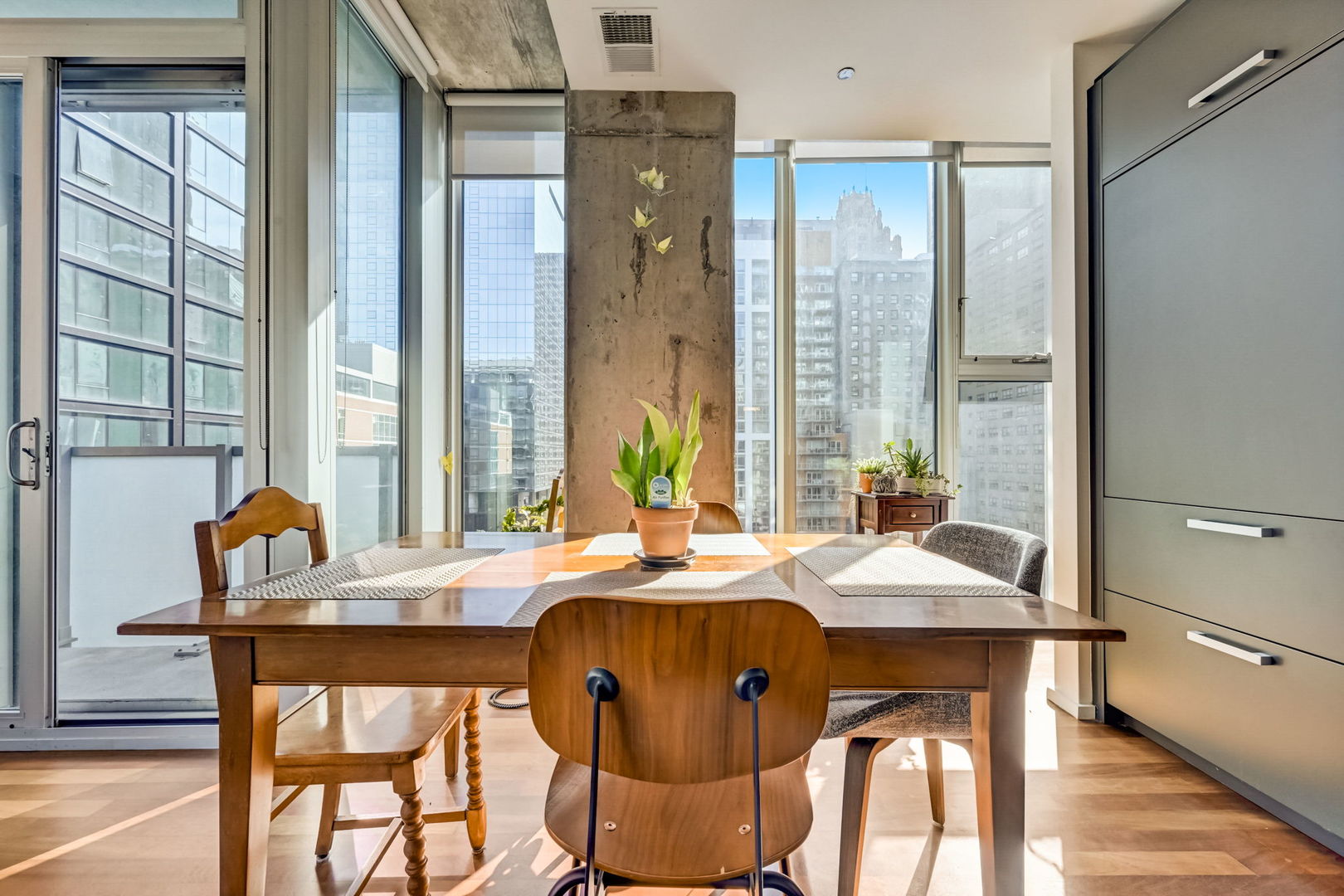 550 N St Clair Street Unit: 1404