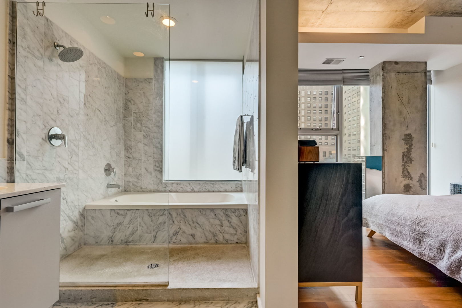 550 N St Clair Street Unit: 1404