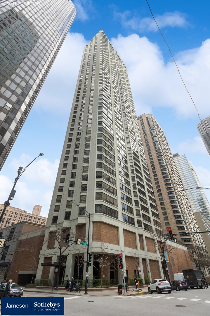 400 E Ohio Street Unit: 702