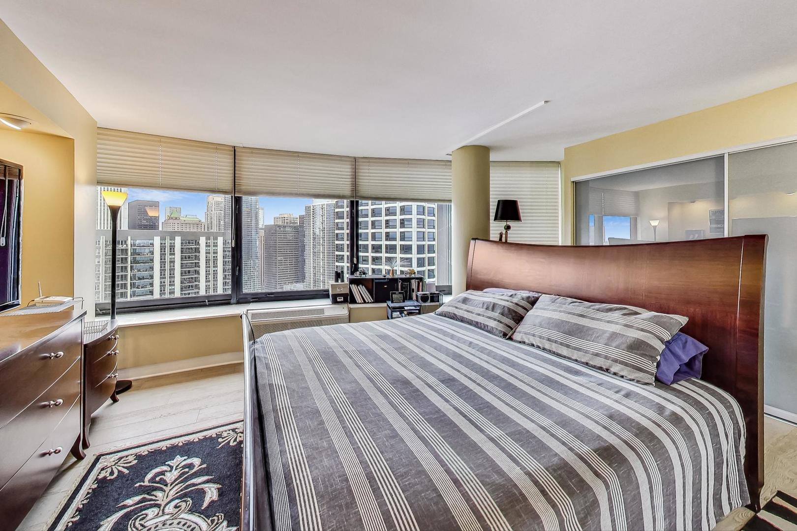 155 N Harbor Drive Unit: 3213