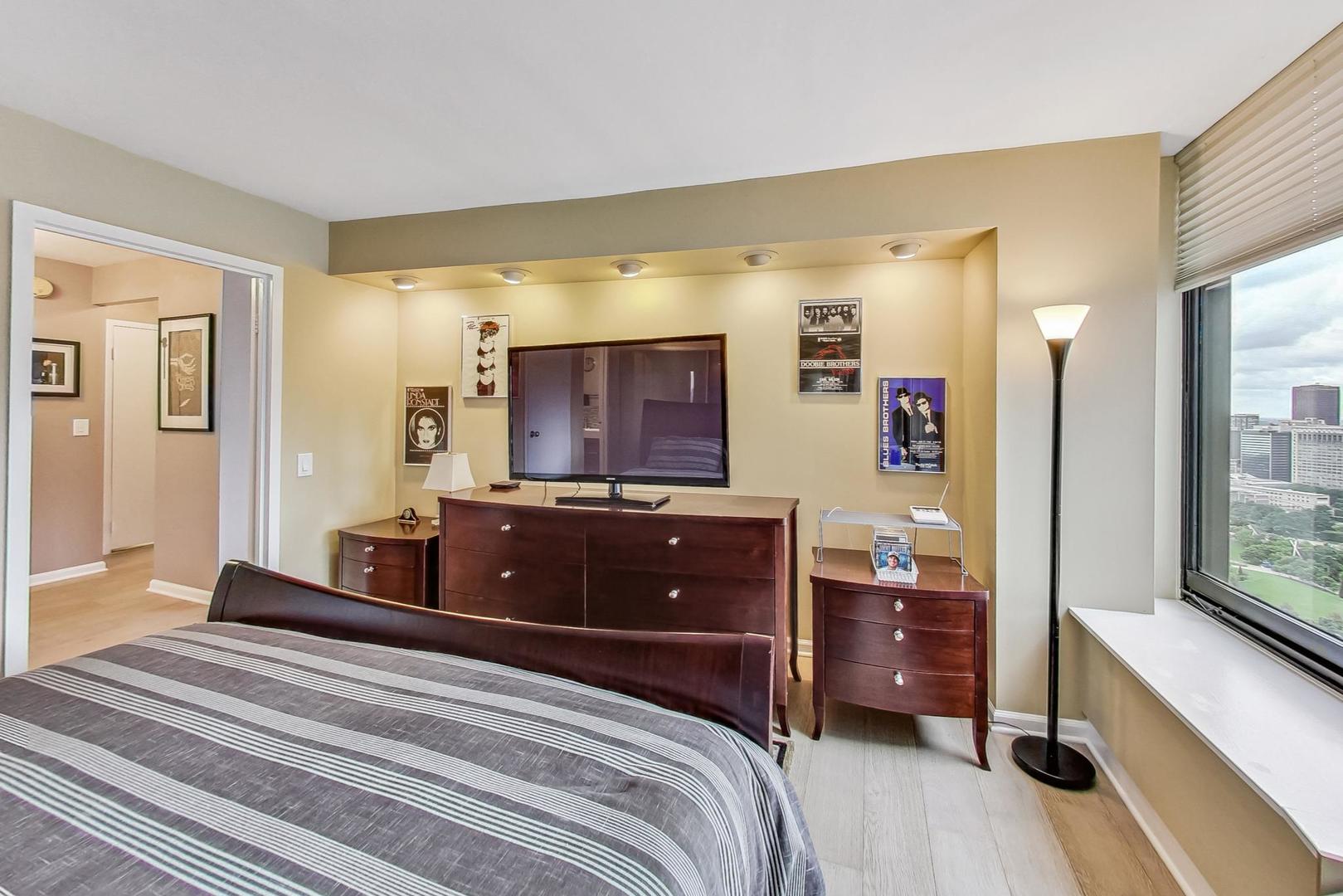 155 N Harbor Drive Unit: 3213