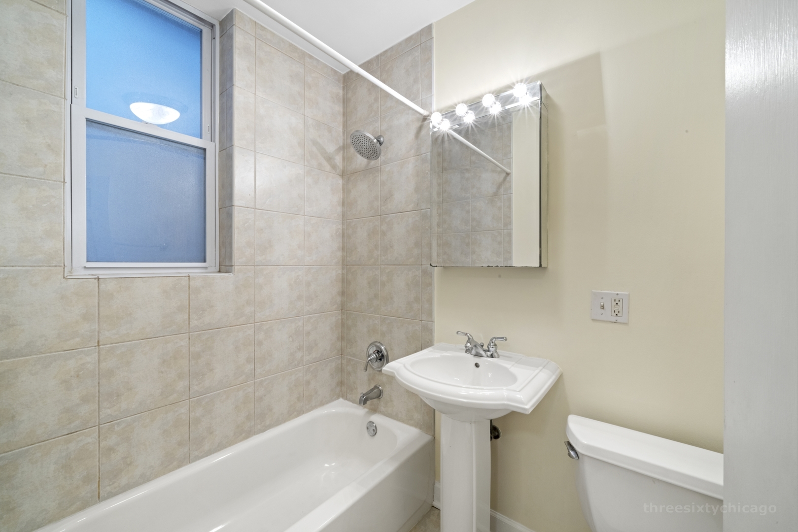2124 N Hudson Avenue Unit: 104