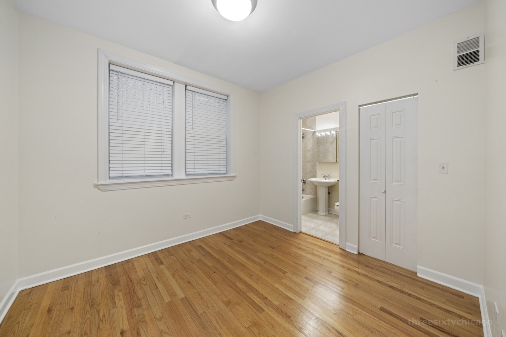 2124 N Hudson Avenue Unit: 104