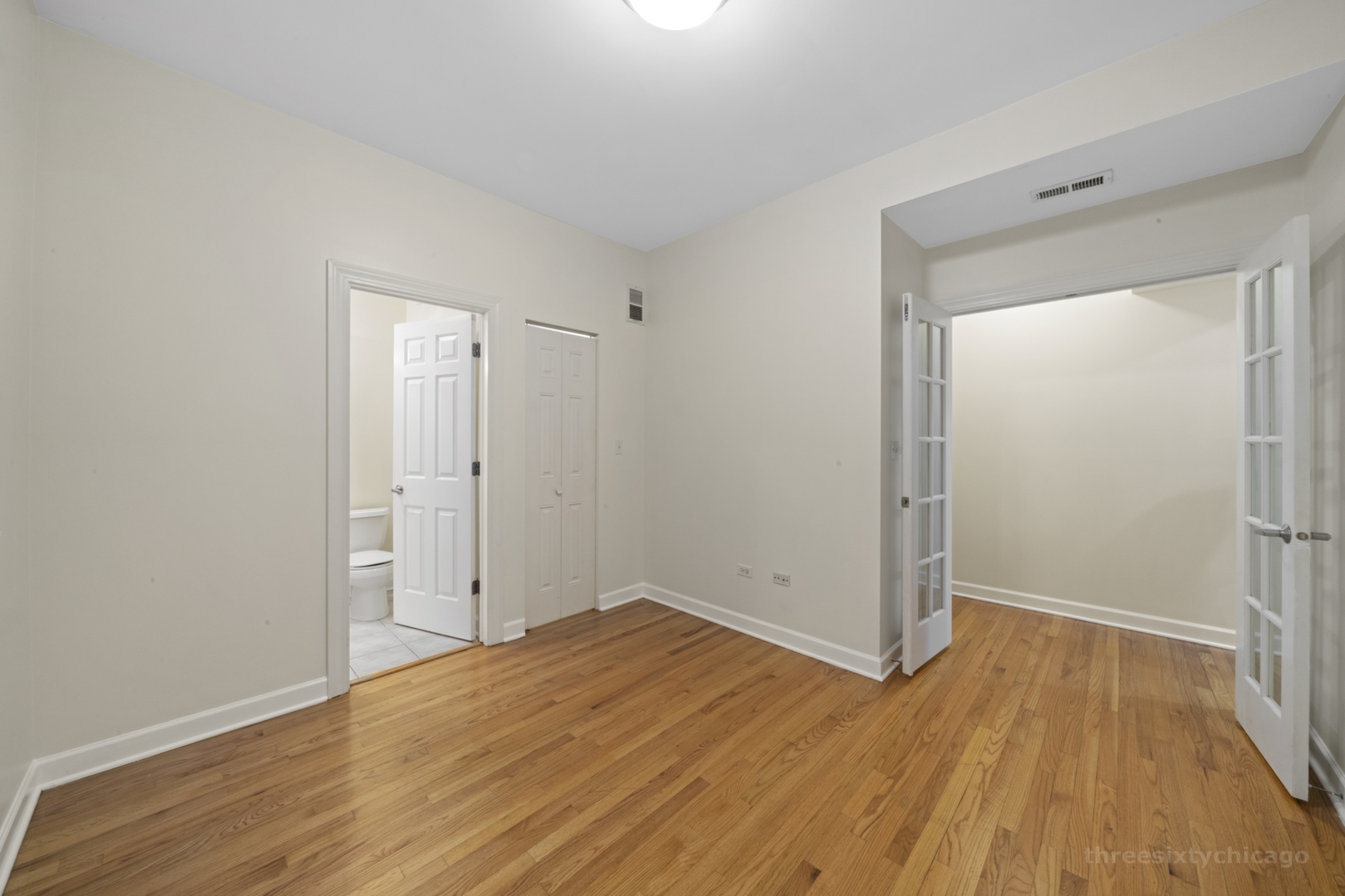 2124 N Hudson Avenue Unit: 104