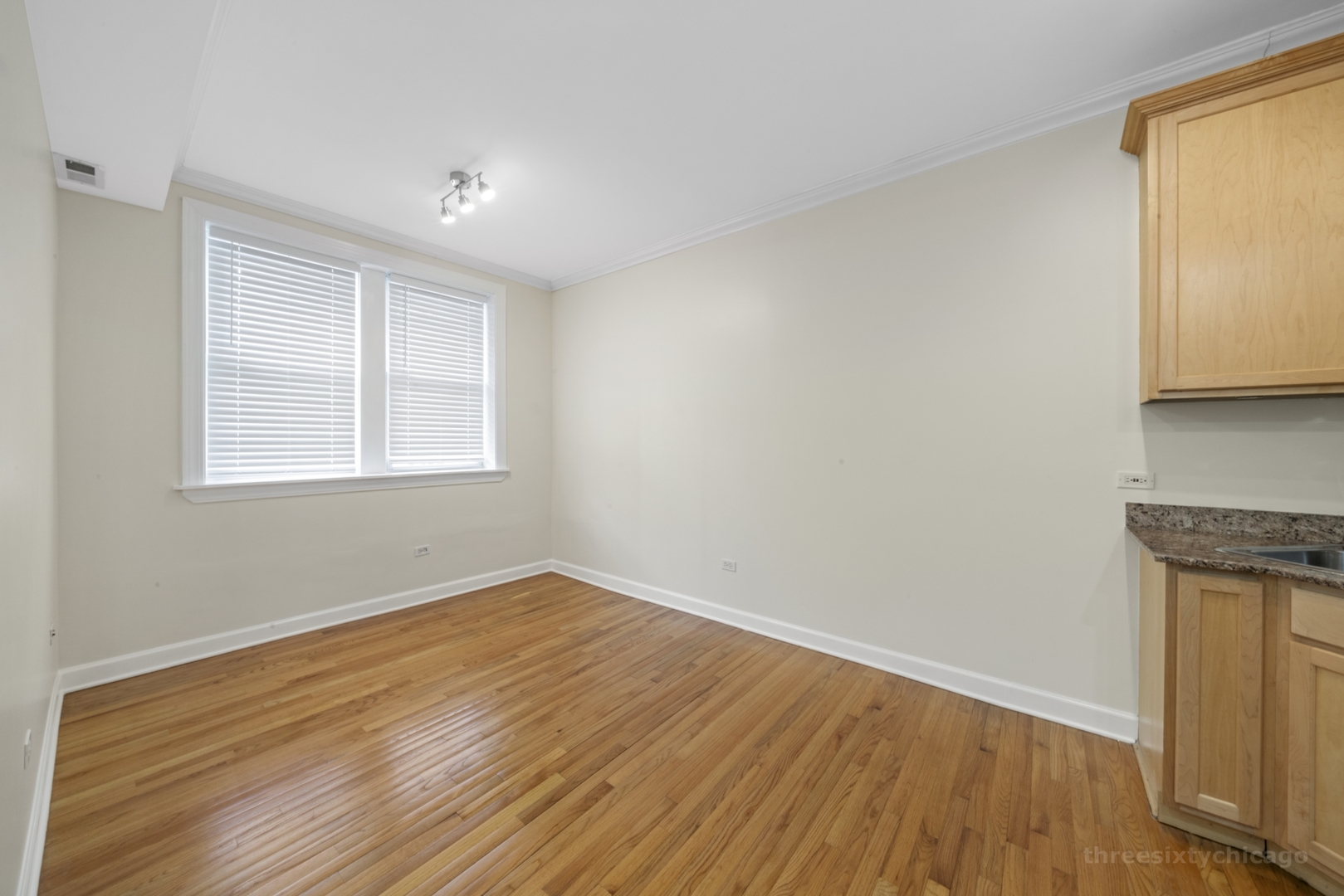 2124 N Hudson Avenue Unit: 104