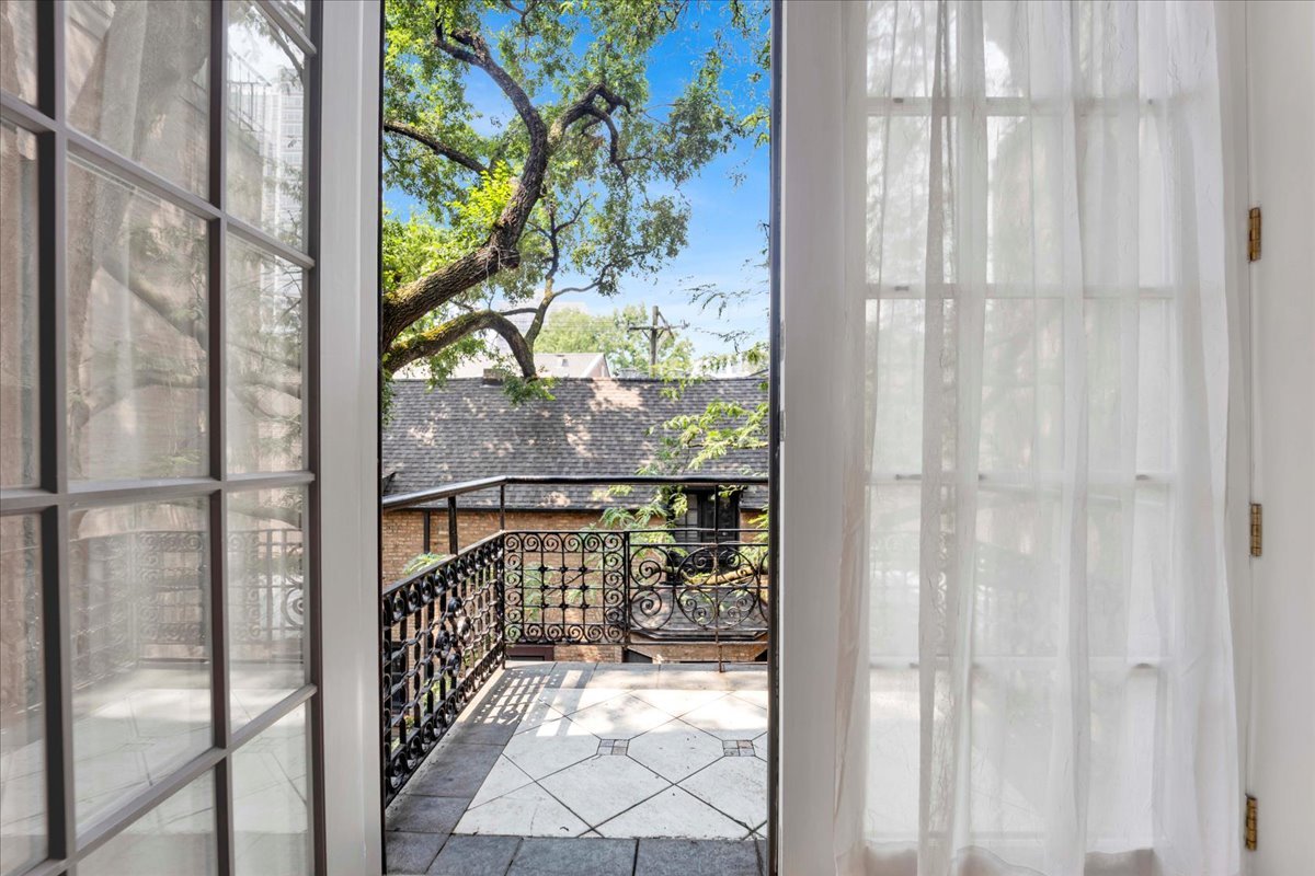 1224 N Dearborn Street Unit: 2R