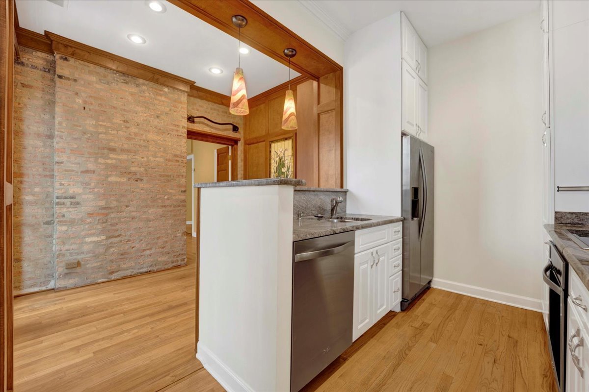 1224 N Dearborn Street Unit: 2R