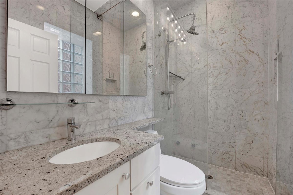 1224 N Dearborn Street Unit: 2R