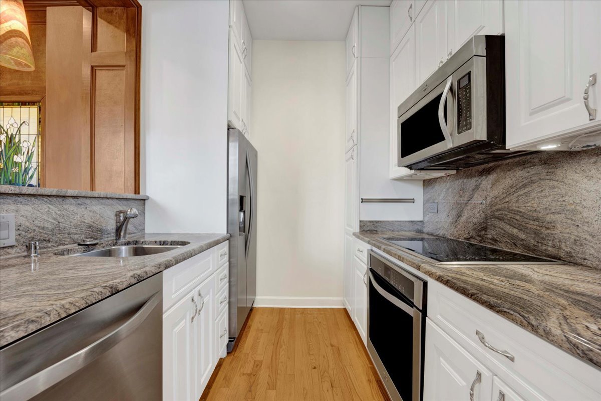 1224 N Dearborn Street Unit: 2R