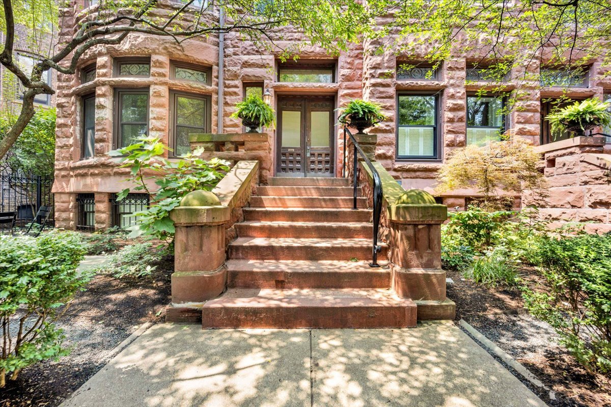 1224 N Dearborn Street Unit: 2R