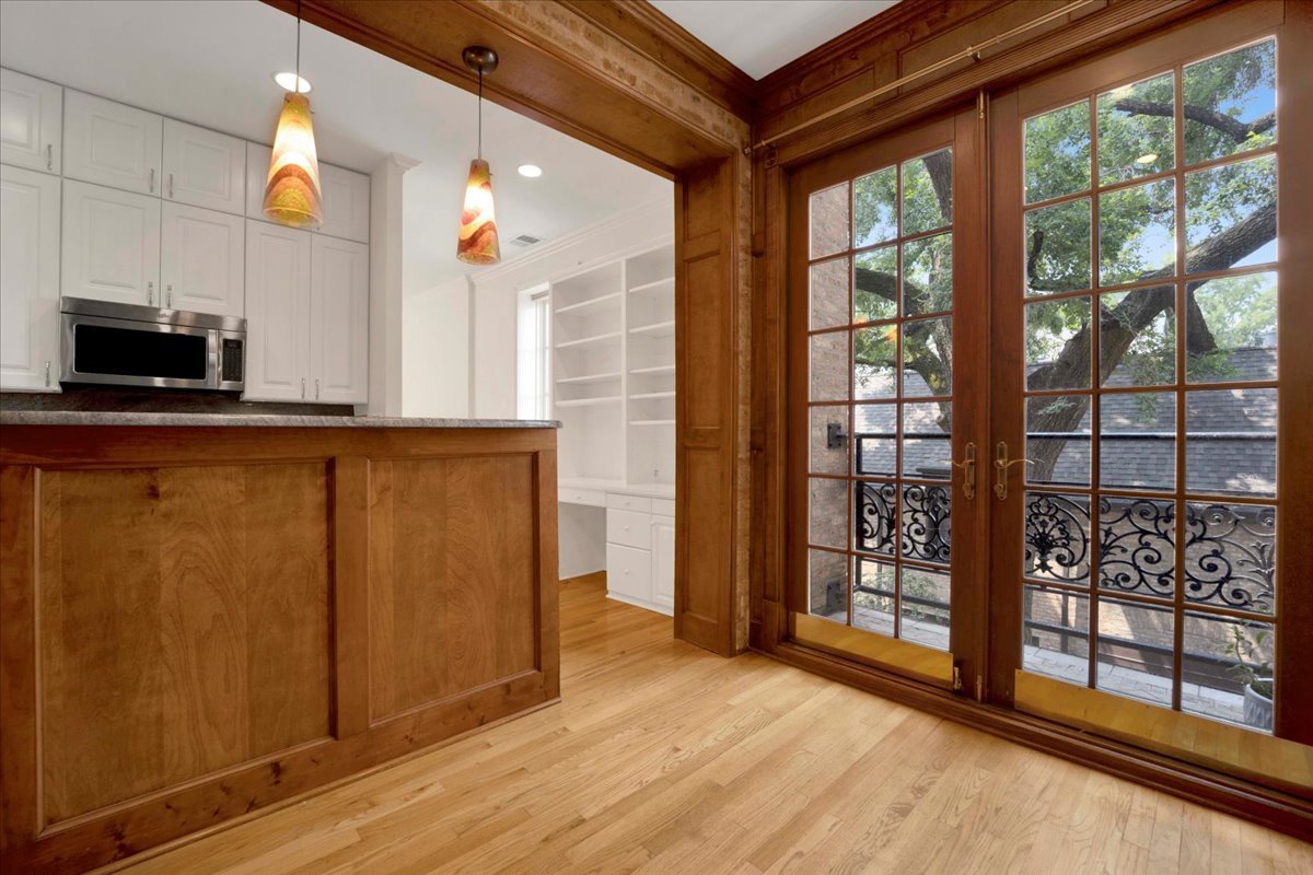 1224 N Dearborn Street Unit: 2R