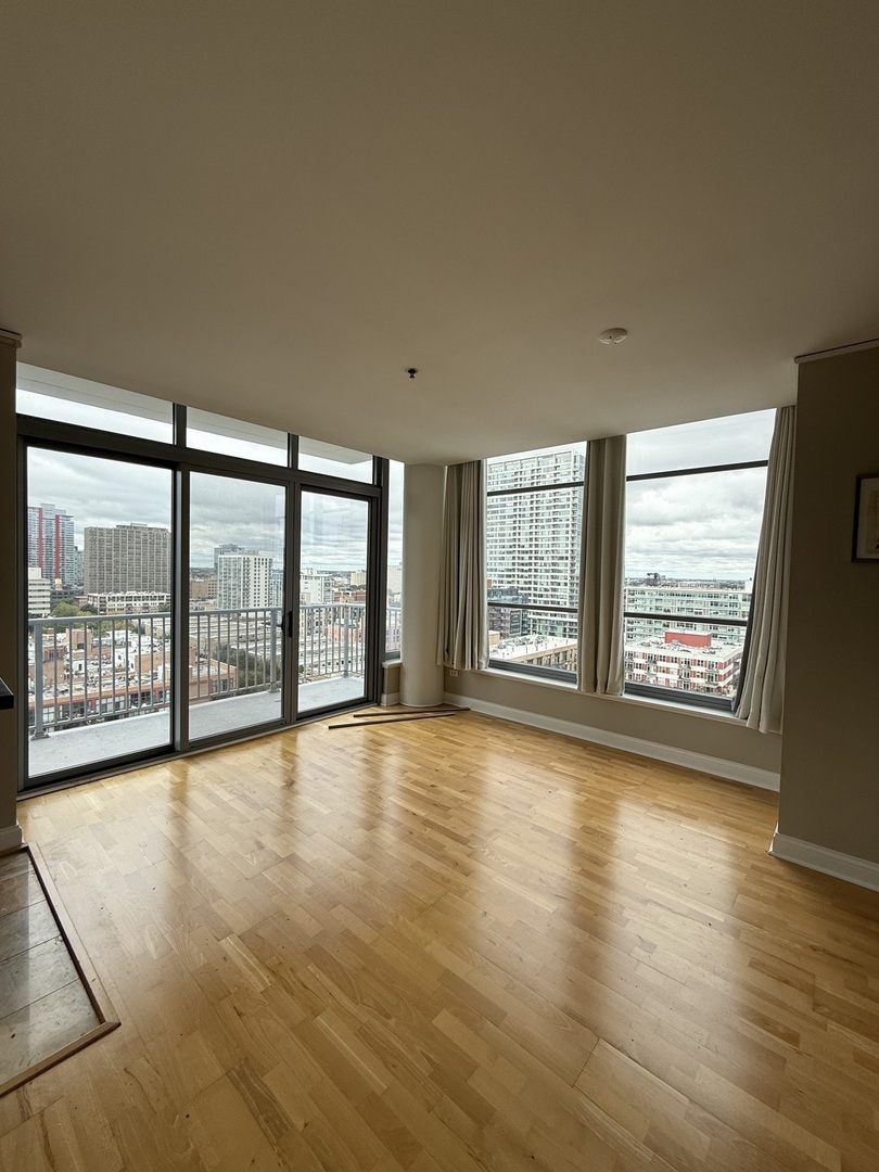 1600 S PRAIRIE Avenue Unit: 1607