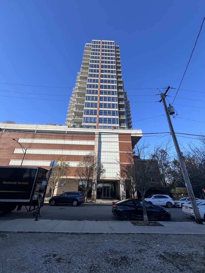 1600 S PRAIRIE Avenue Unit: 1607