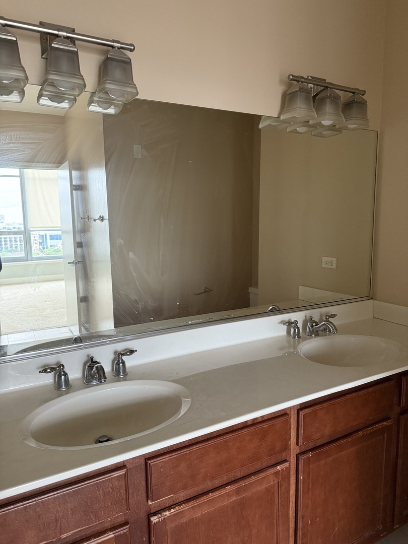 1600 S PRAIRIE Avenue Unit: 1607