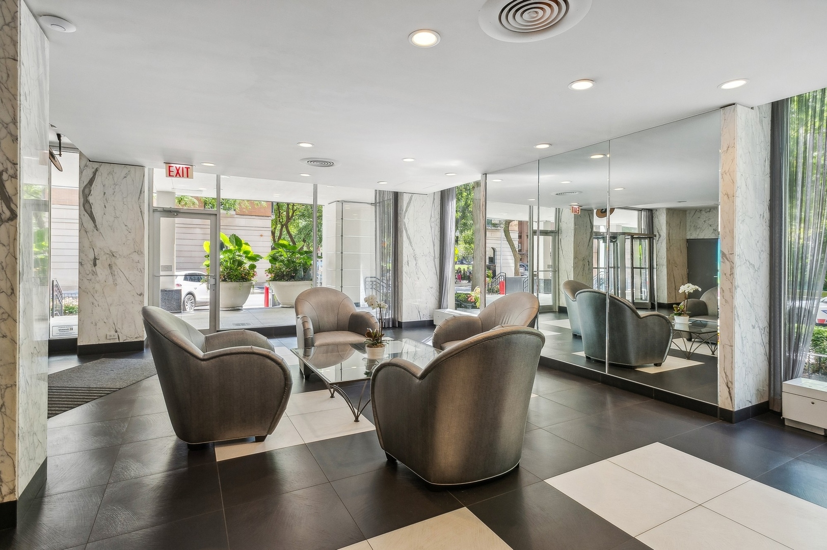222 E PEARSON Street Unit: 1609