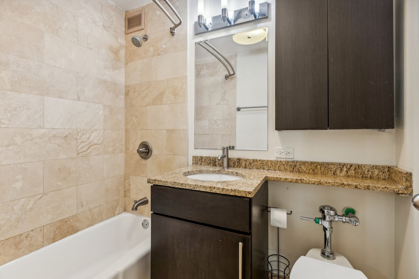 222 E PEARSON Street Unit: 1609