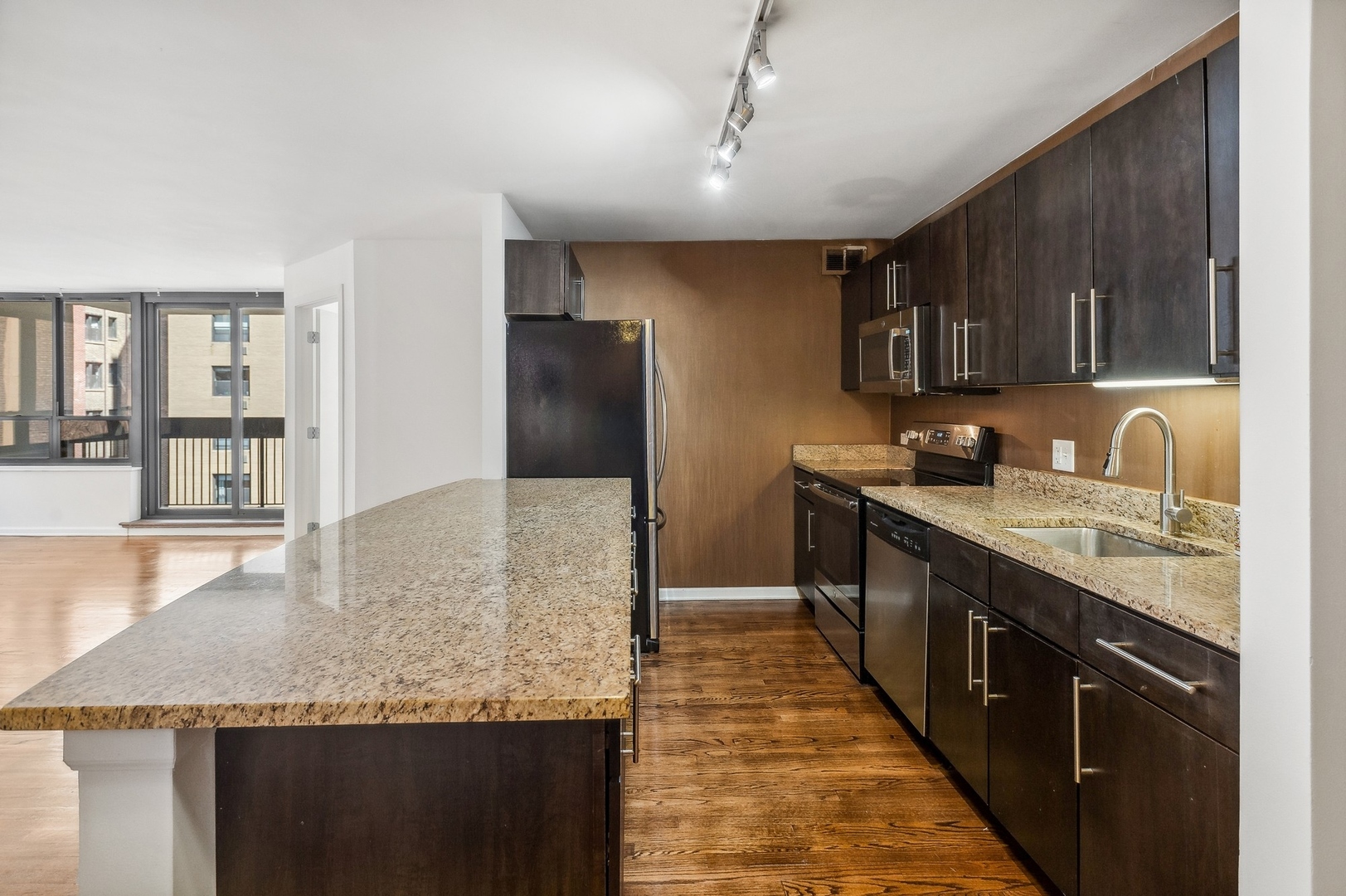 222 E PEARSON Street Unit: 1609