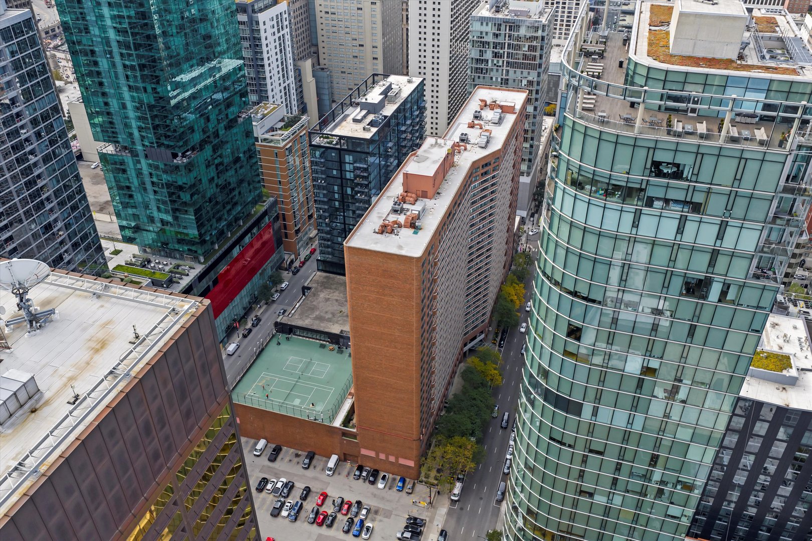 211 E Ohio Street Unit: 2707