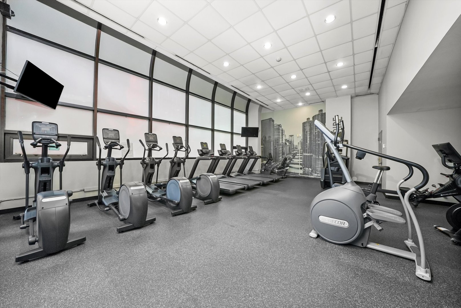 211 E Ohio Street Unit: 2707