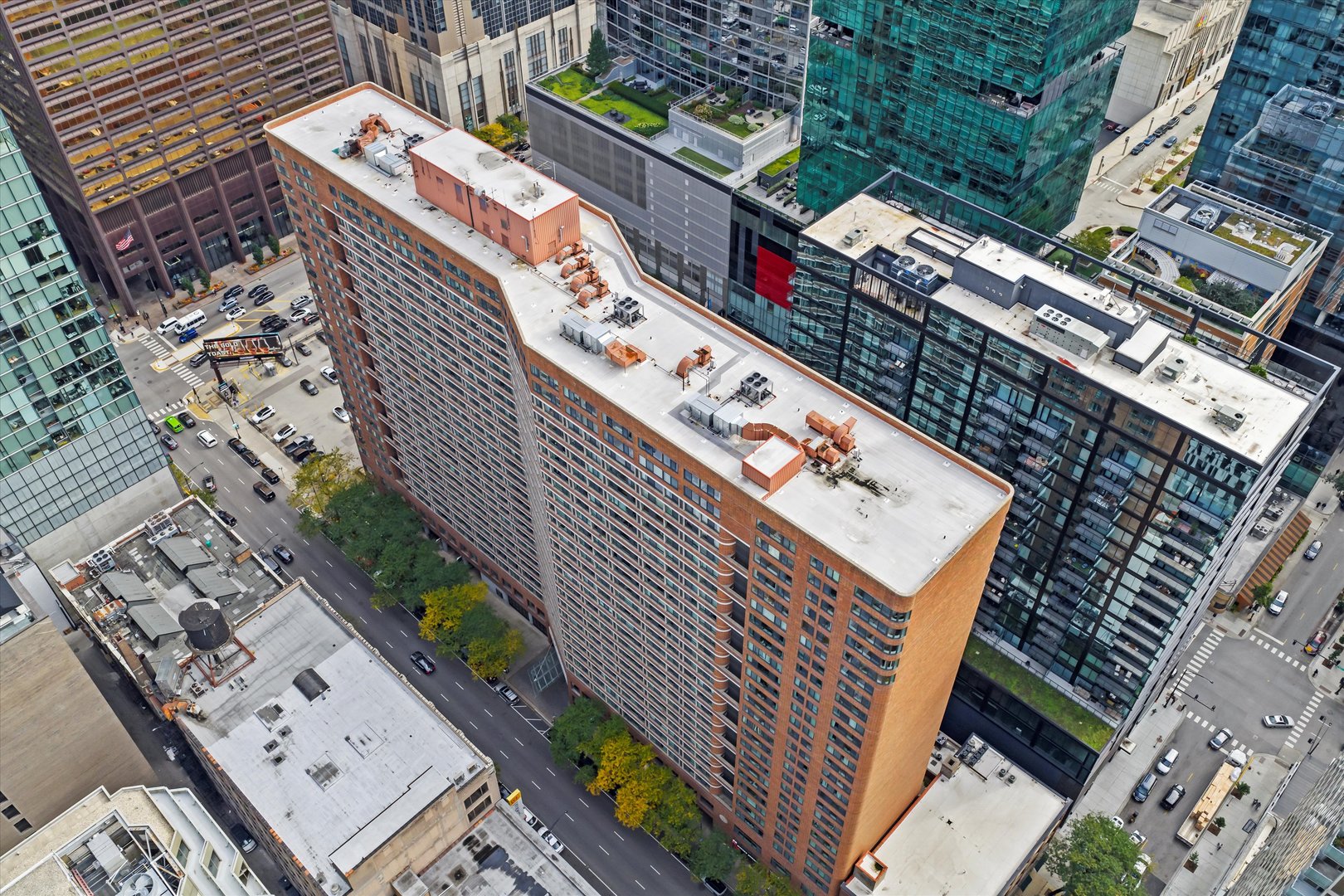 211 E Ohio Street Unit: 2707