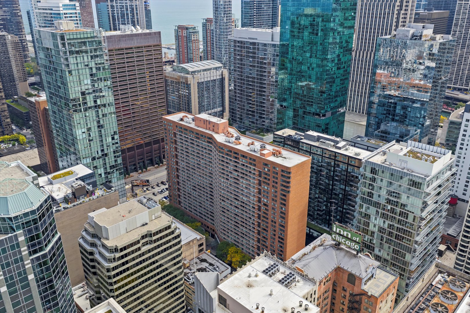 211 E Ohio Street Unit: 2707