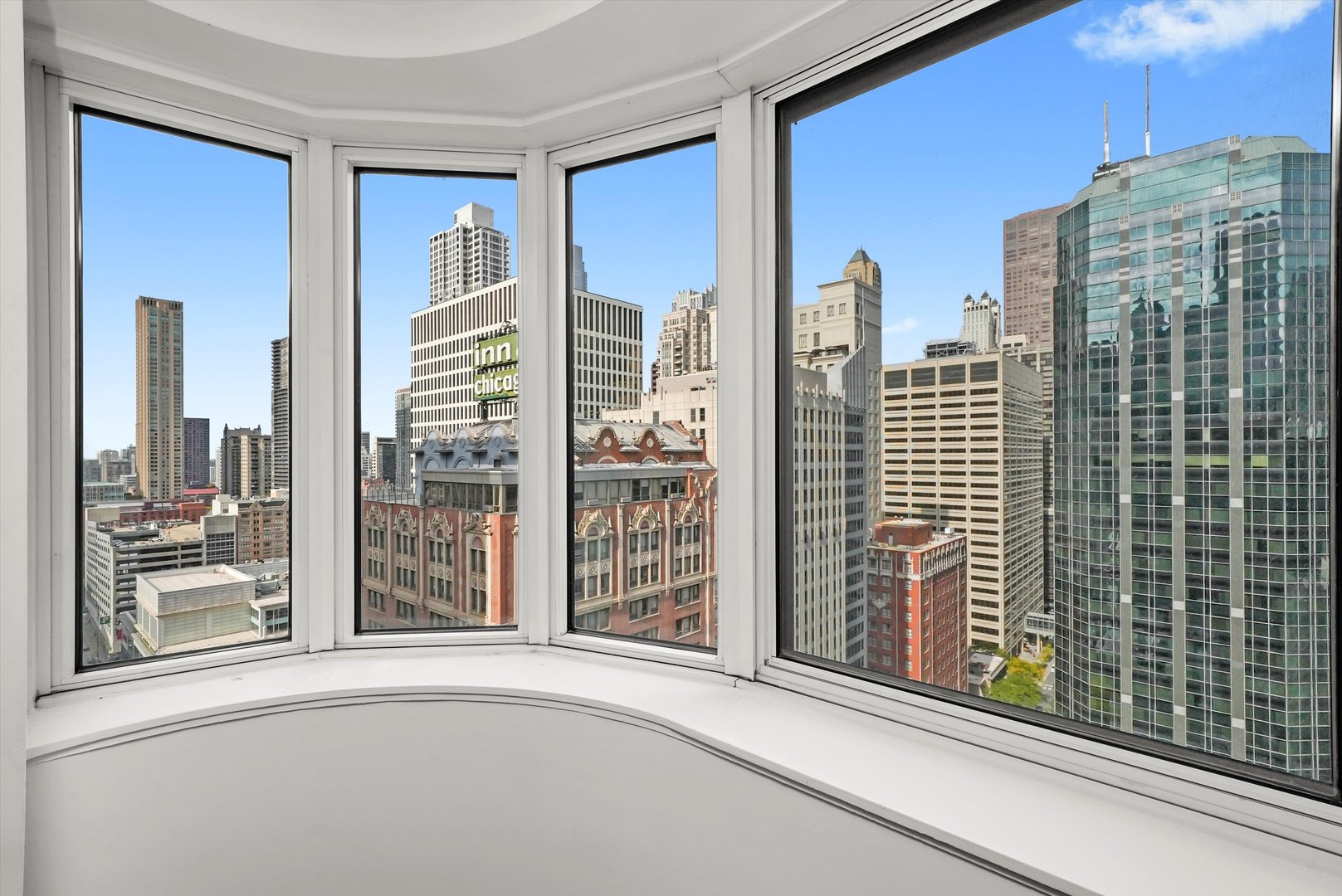 211 E Ohio Street Unit: 2707